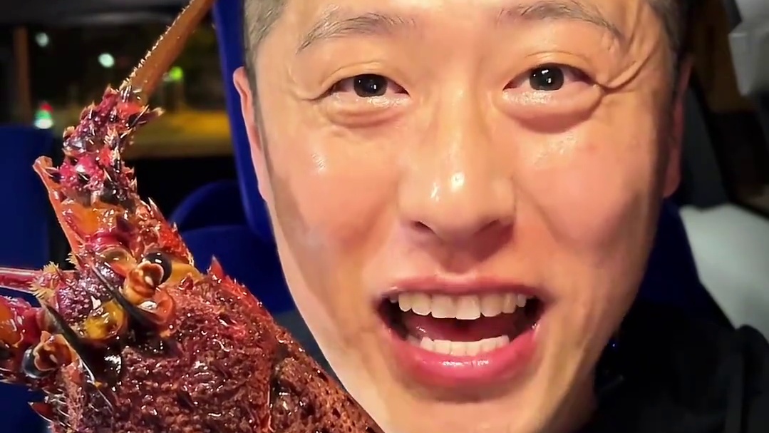 深夜小刺身快乐水嘎嘎香 #刺身 #深夜放毒 #大口吃肉的感觉真好 #妈呀太香了