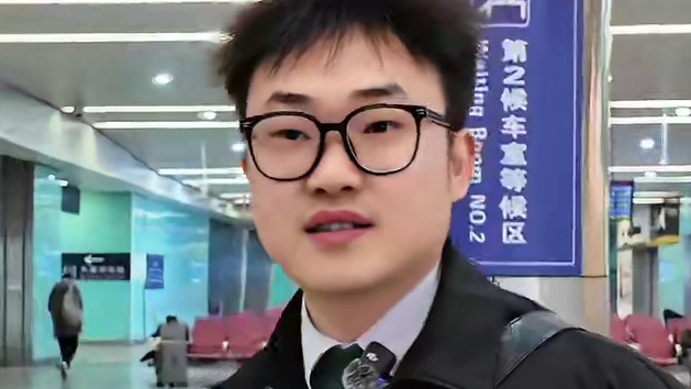 陌生奶奶：“要开心一点呐！” #猴斯基 #春运 #传递温暖 #我用画笔讲故事 #流淌笔