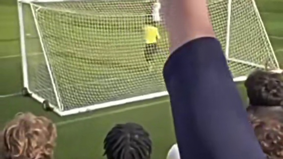 “门将搞笑名场面”#足球 #门将 #乌龙球 #搞笑足球 #足坛高能场面