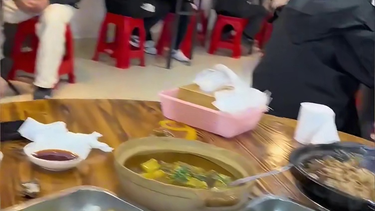 原来河南人都是吃教堂饭长大的啊，鸡蛋一送信仰启动，鸡蛋一停信仰归零 #河南  #搞笑 #河南教堂 #