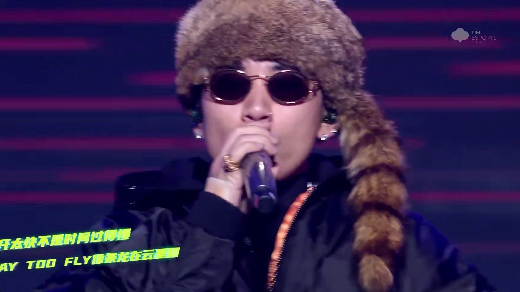 马思唯极速之夜献唱，《热湾漂移》嗨翻全场！ 极品飞车：集结 热湾音乐合伙人马思唯用旋律与速度点燃极速