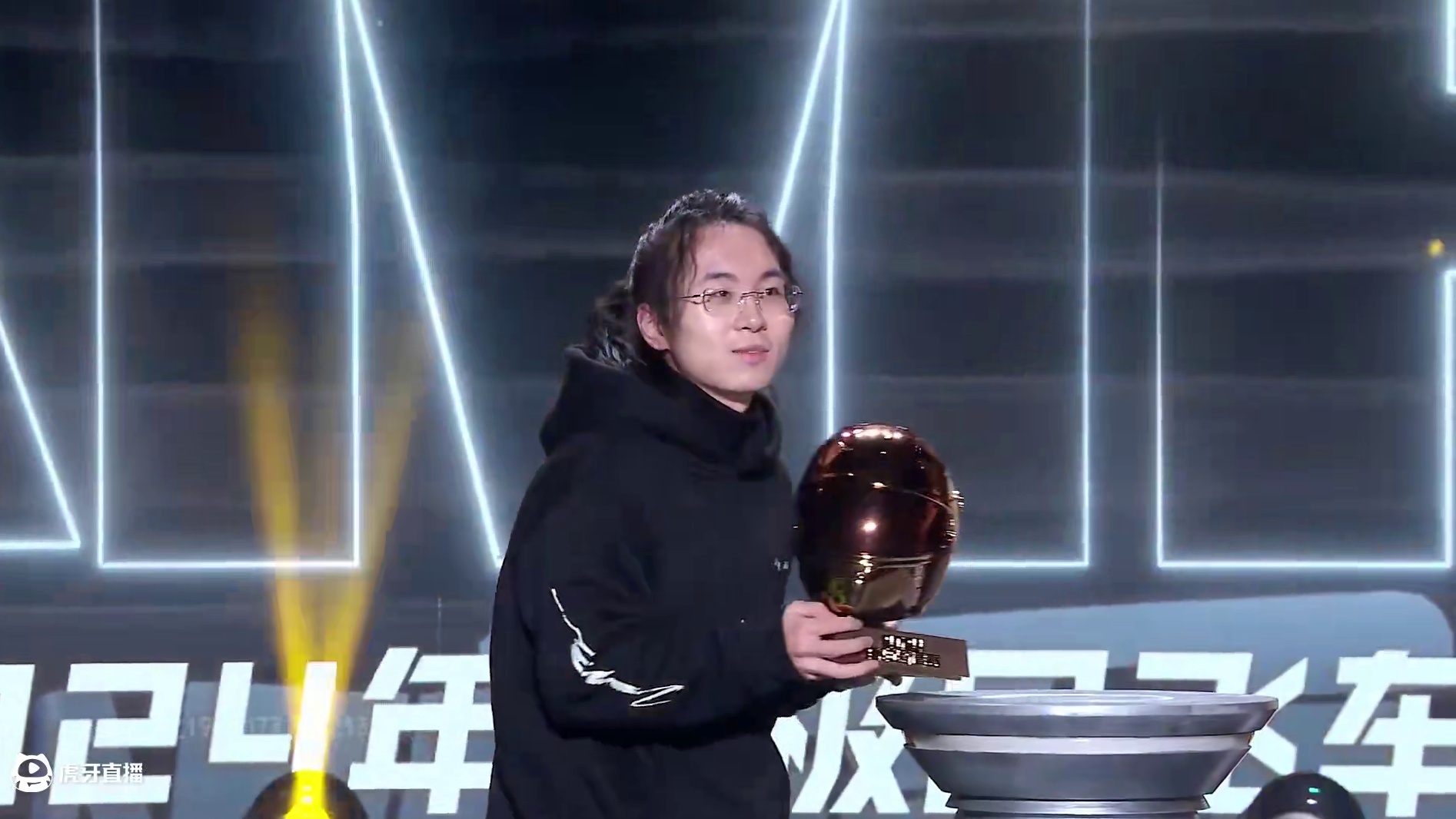 【车神邀请赛】源计划夺得车神之冕 车神之路，不止是一场比赛，而是对极限的不断突破。恭喜源计划，赛道上