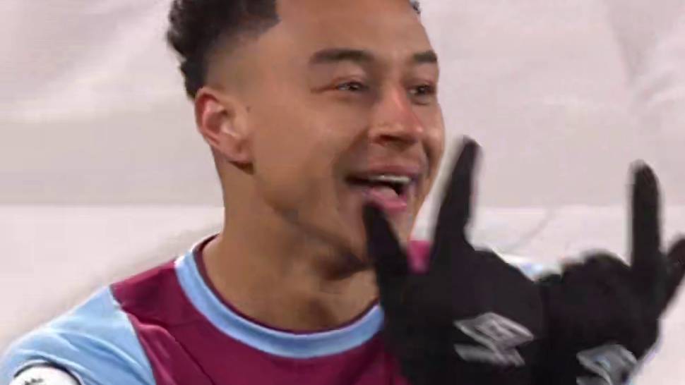 在那里都快踢出来了