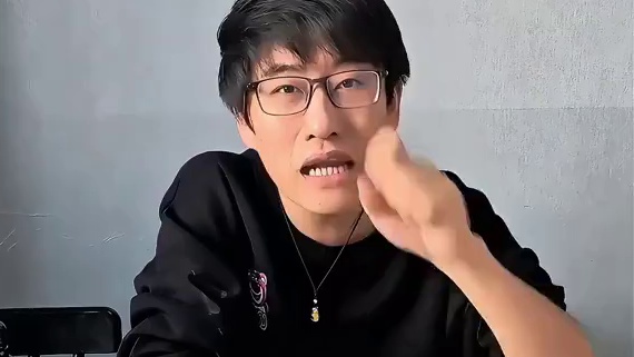 逆水寒黄金服是真能搬啊 游戏开服一周，金价比例暴涨，号多就行，不用动手吃肉。#逆水寒 #逆水寒黄金服