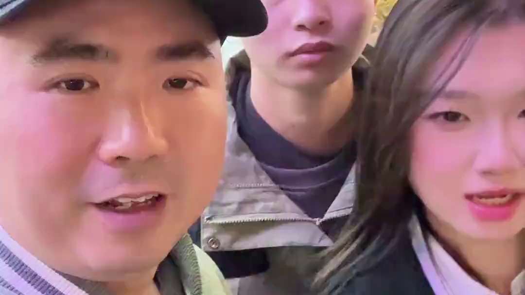 在衡阳过生日你们都送什么蛋糕？#衡阳探店  #衡阳探店小龙仔 #小龙带你玩转衡阳 #三与叁山生日蛋糕