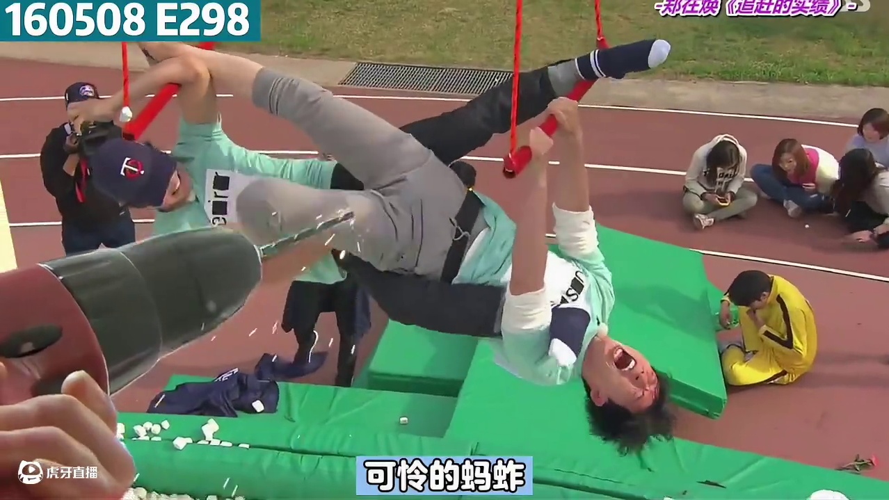 可怜的蚂蚱，这是在经历什么痛楚呢？