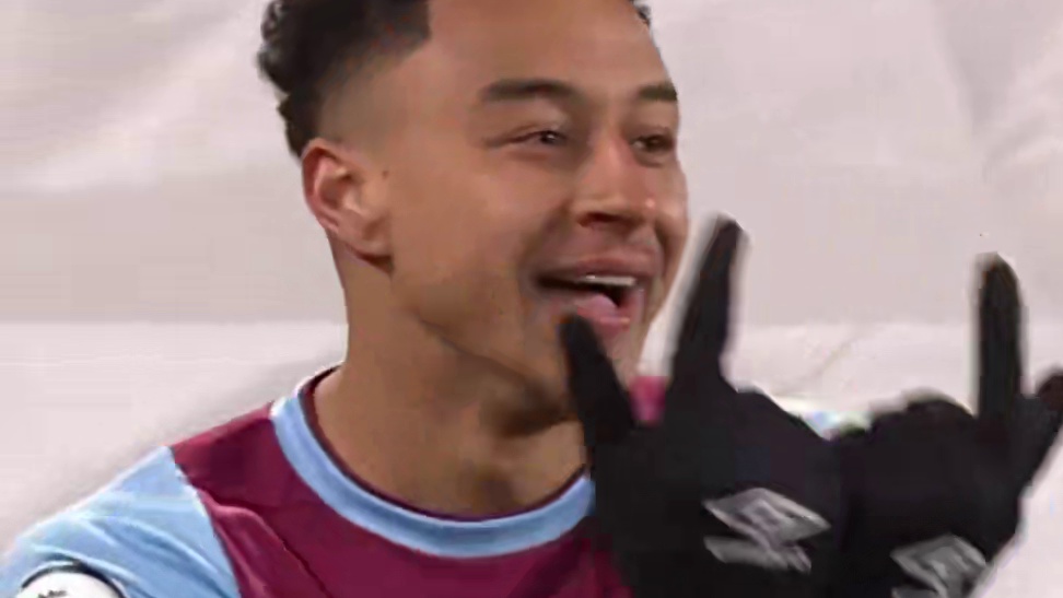 在那里都快踢出来了，被曼联叫回去又不给上