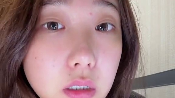 回国狂炫美蛙鱼头，激麻激辣嘴肿了！！#爆辣挑战 #美食 #吃播 #肌肤共和