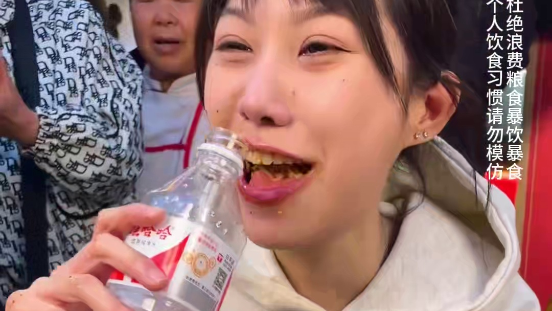 不愧是能吃一个牛头的吴半饱！