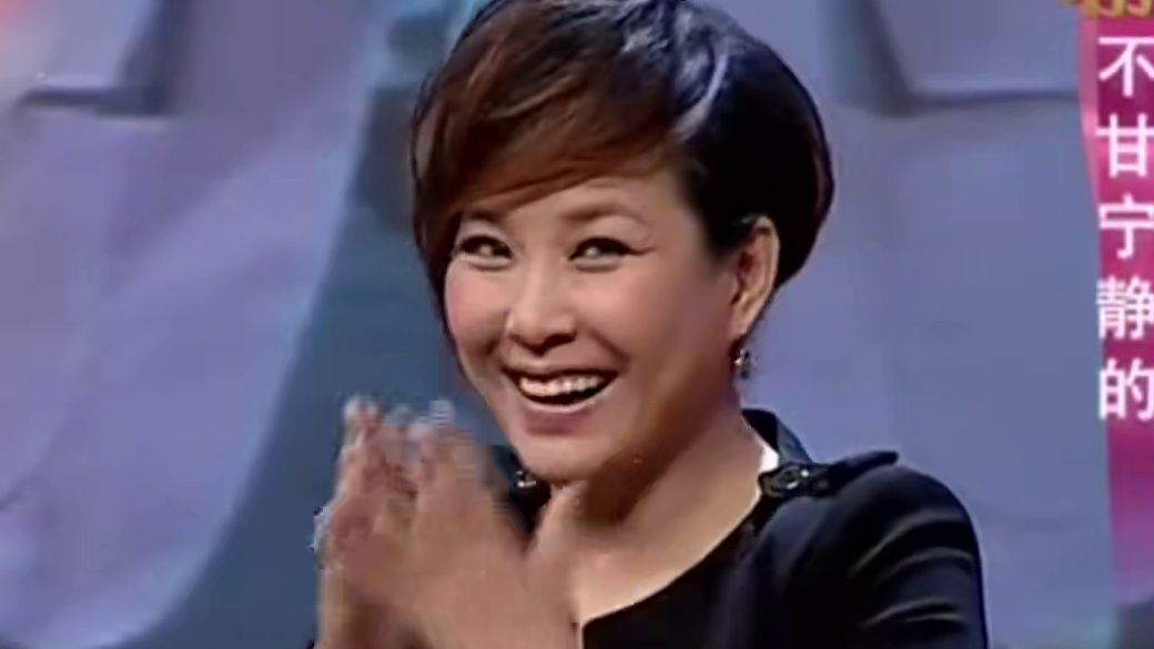 非常静距离：主持人上身西服下身短裤，撒贝宁：不是短裤是毛裤！ #非常静距离 #撒贝宁 #新春看好戏