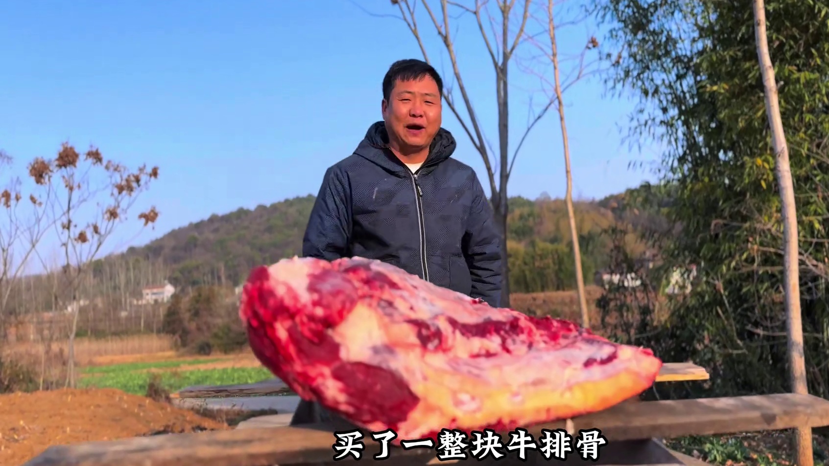 500买了二十斤牛排骨，炖了满满一大锅，尽情畅享大口啃肉的快乐#美食#津贴