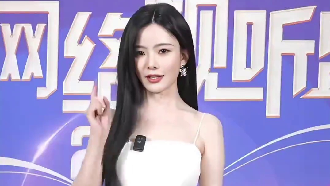 我搬好小板凳坐等啊！#2025网络视听盛典好多人啊