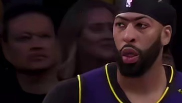 老詹背靠背30分，超越乔丹独享历史第一