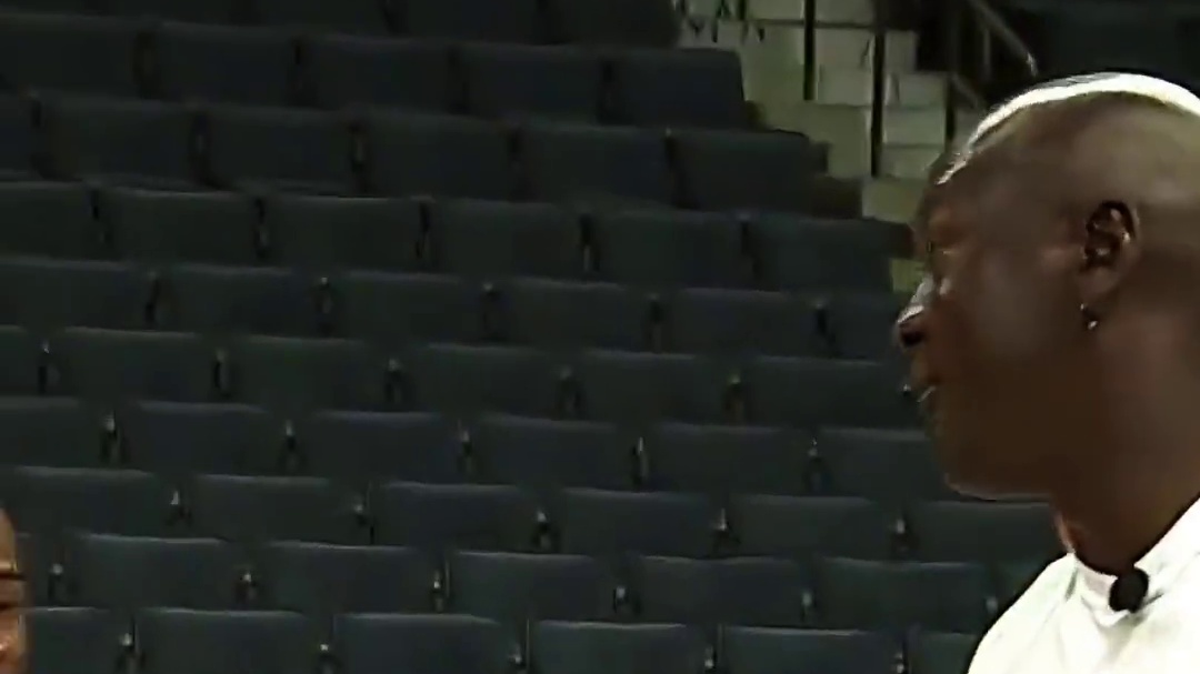 “五十岁的乔丹能打上现在nba的轮换吗？”