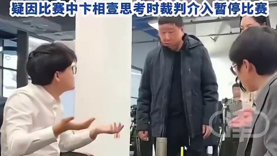 【】据媒体消息，第29届LG杯世界围棋棋王战决赛第三盘也因为意外中断。据悉，行至中盘，柯洁在提子后未