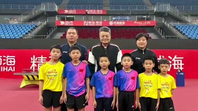 基地国少小将有幸与尹导、张导、唐教练合影！
感谢中国乒协提供这么高的平台！
感谢国少全体教练的辛勤付