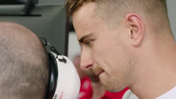 官宣：FE电动方程式正式启用赛中600kW超级快充！ 
 进站快充（PIT BOOST）为赛车提供1