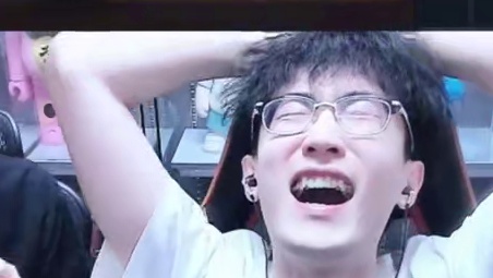 这才是真正的铁匠！ #逆水寒黄金服 #我浮夸真的要强 #浮夸666