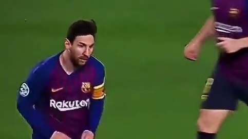 他不需要看球门在哪里