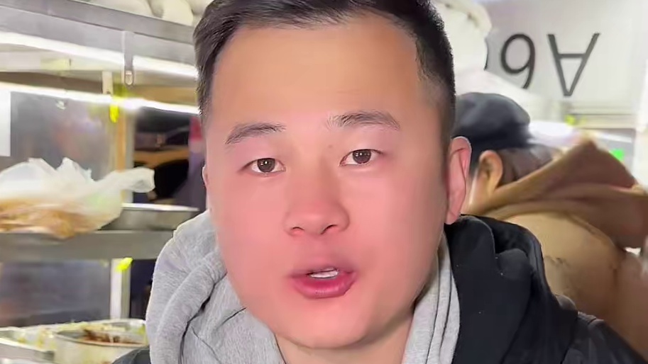 徐州街头巨无霸卷饼，20元一个，二十多种料真的香迷糊了！