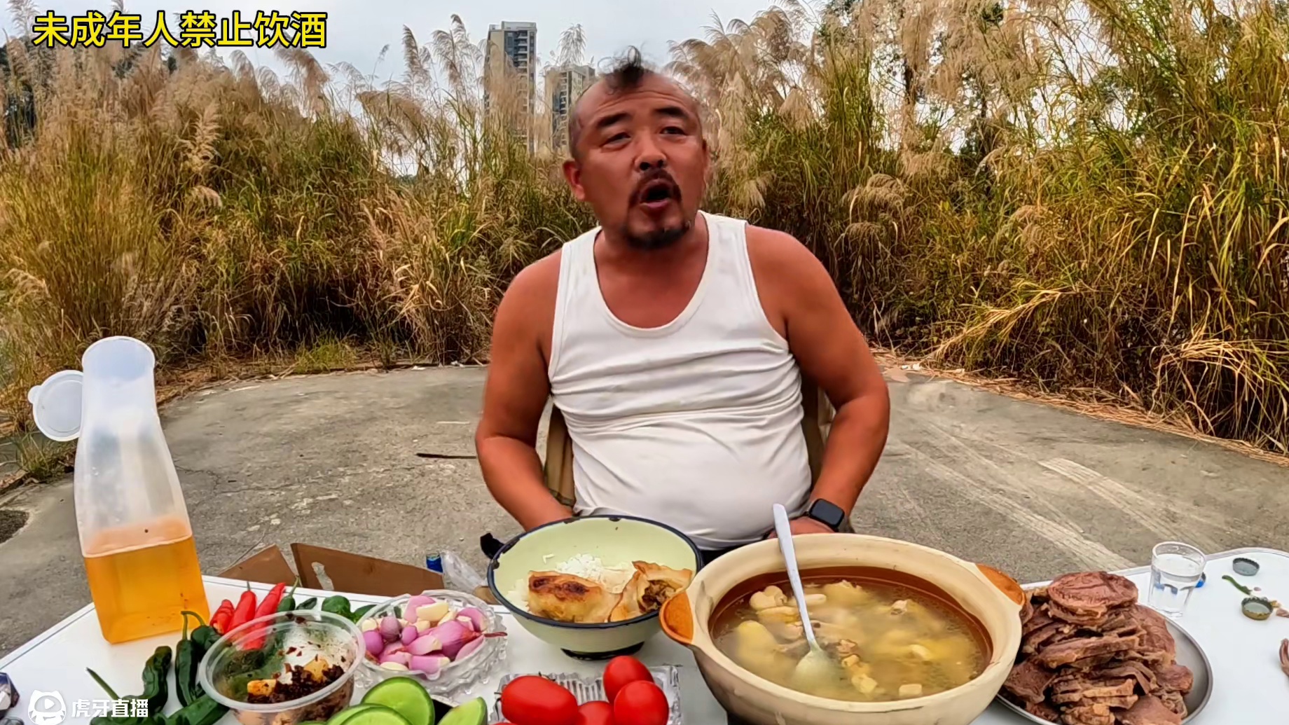 沙和尚喜欢户外野餐，广东小年晚餐真豪横，看看都有啥#野外生活 #露营美食