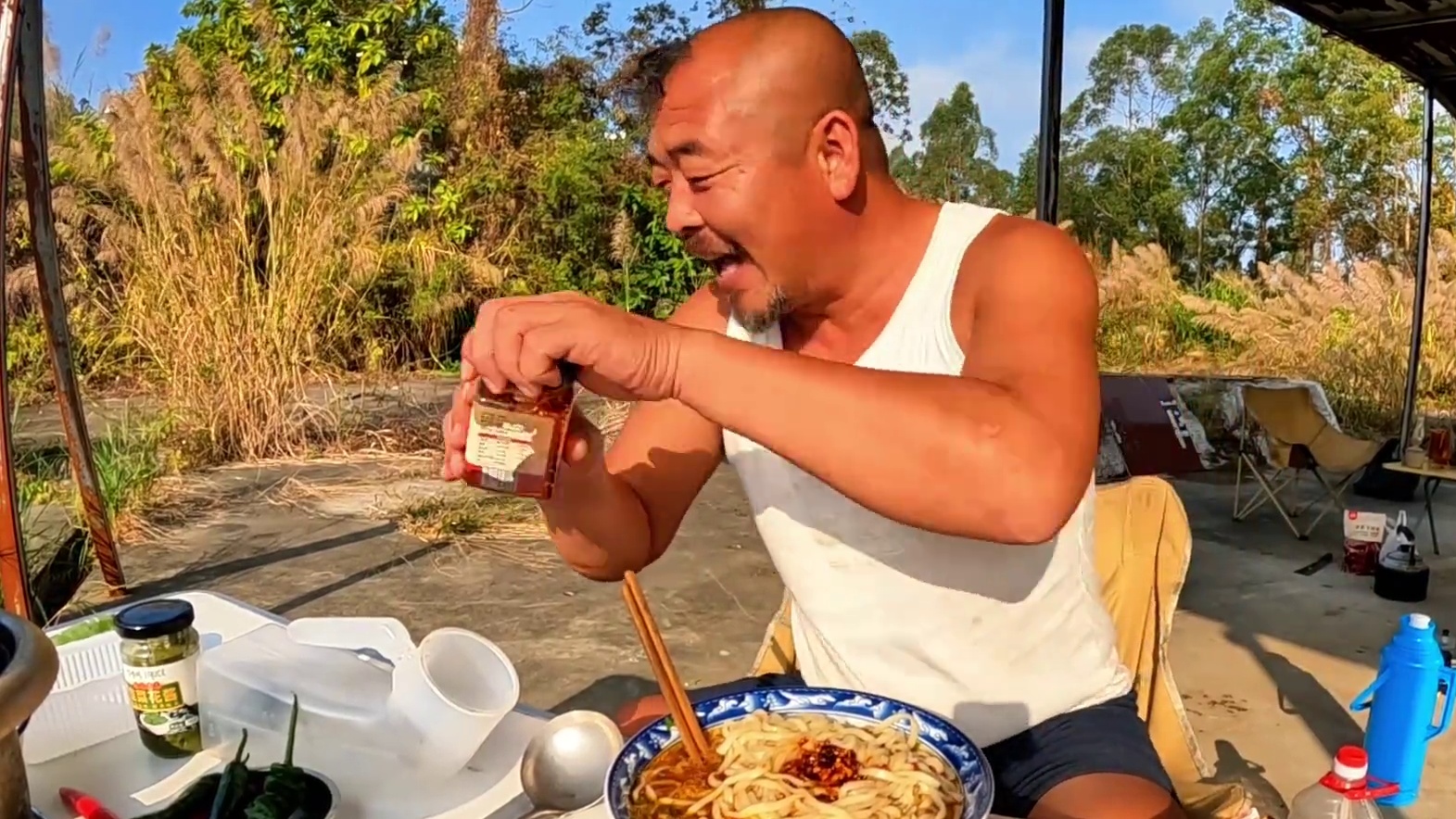 广东太热了，早餐吃一碗面热的全身冒汗，真绝#露营美食 #穷游