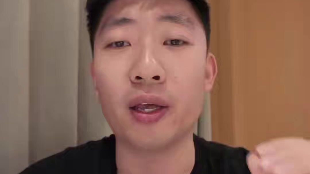 宝马x5硬刚卡车！车主竟没事！ 你可以不相信BBA的智能化但是这么多年的造车经验不是白给的#宝马x5