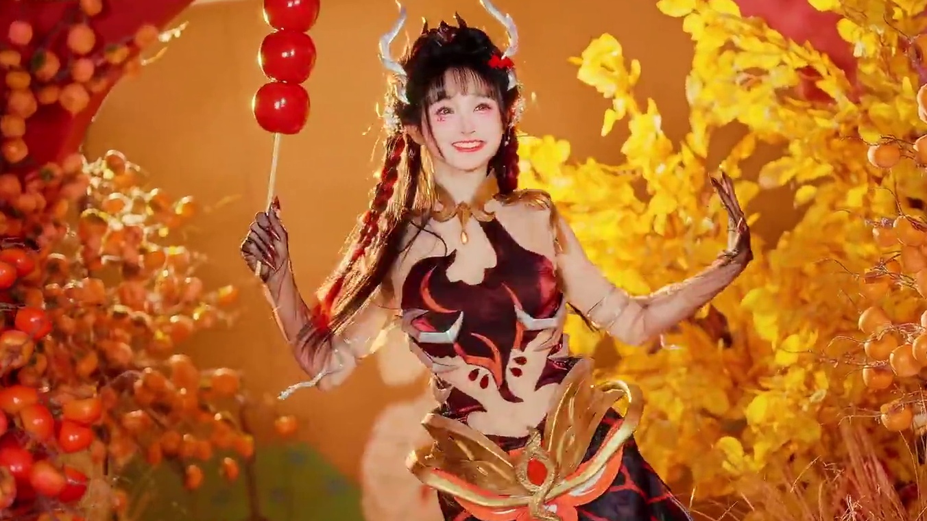 “两只小蛇妖全部打包带回家过年！” #长安幻想蛇年新春版本 #长安幻想 #千万玩家的回合新选 国风姐