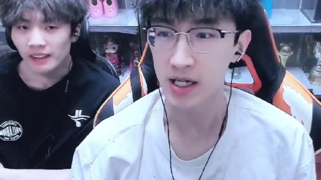 不愧是呼吸都花钱！10点属性就卖这么贵 