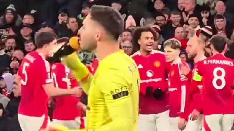 曼联埃里克森开出角球，这个失误有点离谱