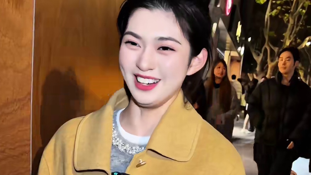 有点抽象的小姐姐，渣男不回消息时最香