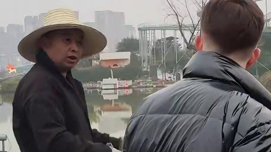 第一次体验打铁花，根本不是想象中那样简单。 #非遗贺新春  #发现宝藏小城  #中国的春节是世界的春