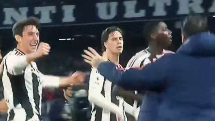 这样进球的法国前锋