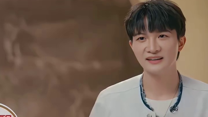 果然缓解尴尬最好的办法就是找活干