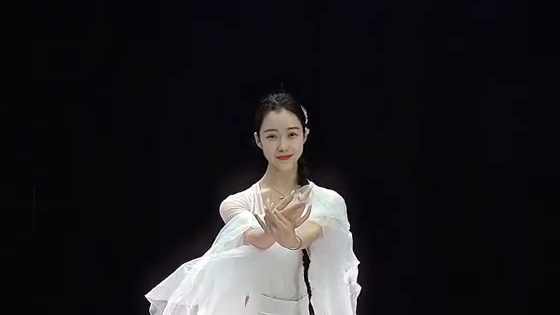 年年落雪，雪落年年，慢慢及漫漫❄️ #雪落下的声音舞蹈 #初雪氛围舞该跳起来了 #这个冬天一定要跳初