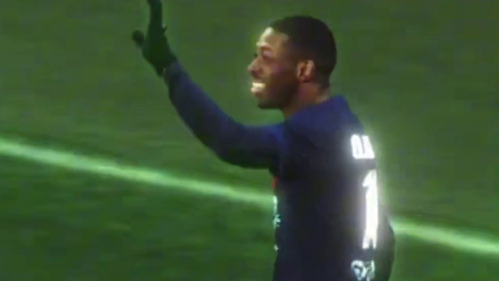 集体配合才能精彩进球