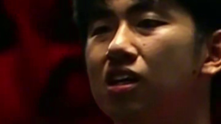 王楚钦3-0冯耀恩，晋级男单16强，正手打得对手相当无奈