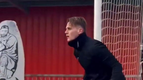 不起身连续扑救是对门将体能的极限考验