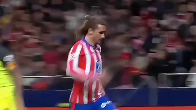 潇洒吊射！格列兹曼伤停补时锁定胜局