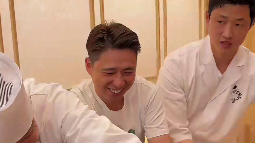 花398尝尝这家新开在静安寺的omakase！！没想到竟然还看到了金枪鱼开鱼秀！？