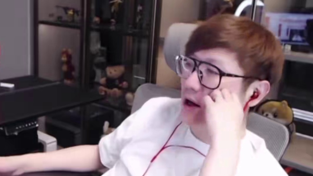 我们现在可以做的就是珍惜当下#穿越火线 #白鲨AyoM #CF闹新春 #CFPLS25#CF天团来拜