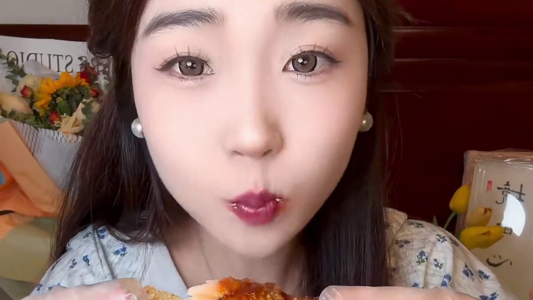 过年真的飞快啊！大家是不是都准备要返程啦！今天来个芝士汉堡小炸鸡～#快吃吧大馋丫头 #过年美食 #汉