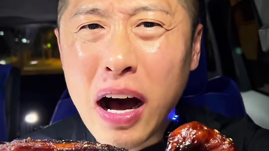 深夜脆片烤乳猪快乐水嘎嘎香 #烤乳猪 #深夜放毒 #大口吃肉的感觉真好 #妈呀太香了