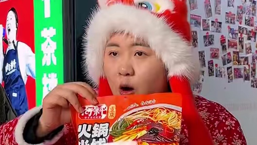 大哥每次来挑战都戴着一副手套，一问职业经历太丰富了！#妈呀太香了 #谁懂这一口的好吃程度 #大馋丫头