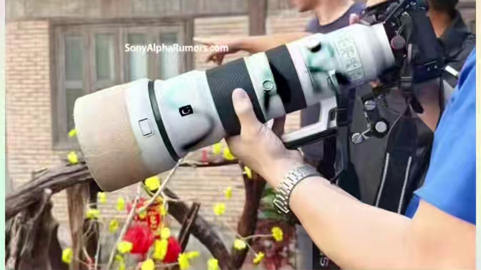 索尼400-800mm f/6.3-8 G OSS新图片流出，看起来很像是索尼200-600mm f