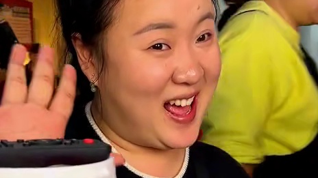 百万粉丝美女网红挑战1斤面居然没吃饱？！#妈呀太香了 #谁懂这一口的好吃程度 #大馋丫头