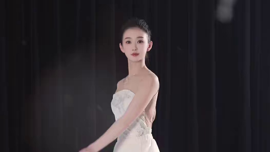 雪花一片一片落在长街 那时你挽我手靠在我肩#向全世界展示中国舞