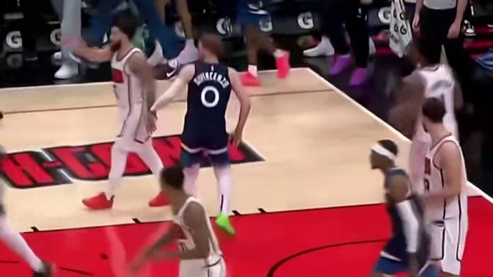 爱德华兹三分准绝杀，森林狼超级逆转火箭