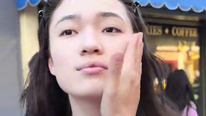 任敏一袭国风，在春晚镜头下翩翩起舞，惊艳众人，要相信任敏的眼光啊