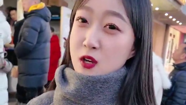 在开封烧饼可以夹万物，今天吃烧饼夹菜全套，下一次夹啥大家说了算，评论区留下你们的想法咱们一起去挑战！